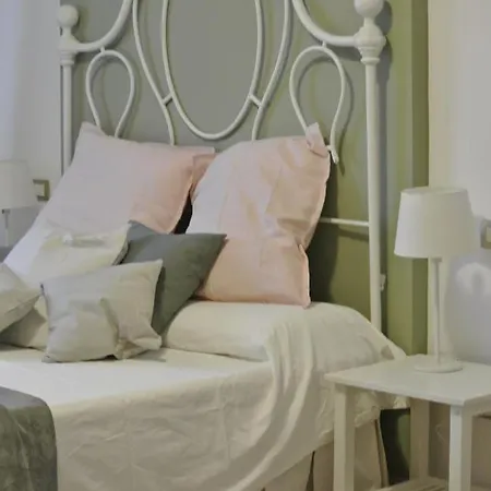 La Casetta Di Nonno Carlo A Due Passi Dall'ospedale アパート